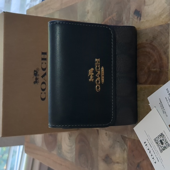 Coach Signature Smooth Leather & Coated Canvas Wallet New with Gift Box ❤️ - Picture 3 of 9